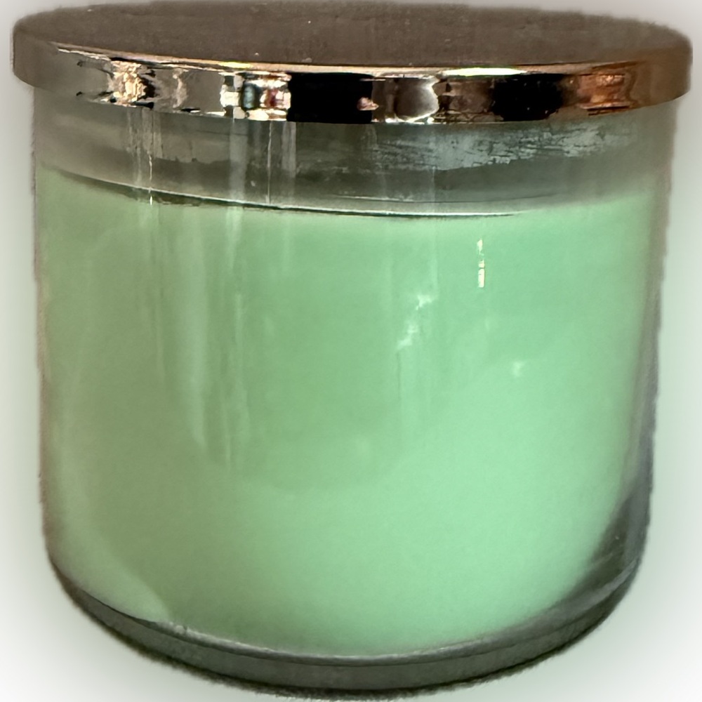 BATH AND BODY WORKS Mint Chocolate Chip Milkshake 3-Wick Candle - Picture 5 of 6